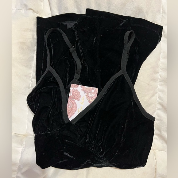 Band of the Free Girl Crush Black Velvet Dress Size Small NWT - Picture 7 of 8